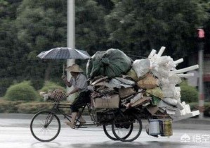 大街上回收廢品的人，一個月能賺多少錢？
