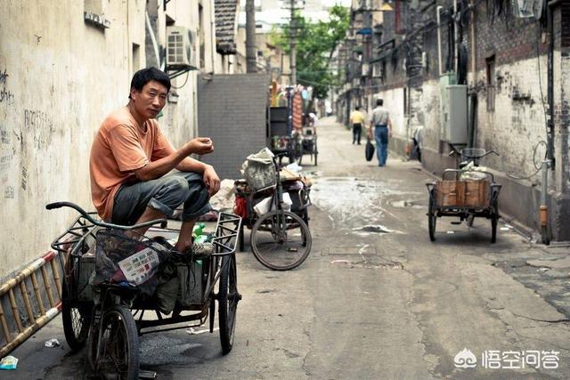 大街上回收廢品的人，一個月能賺多少錢？